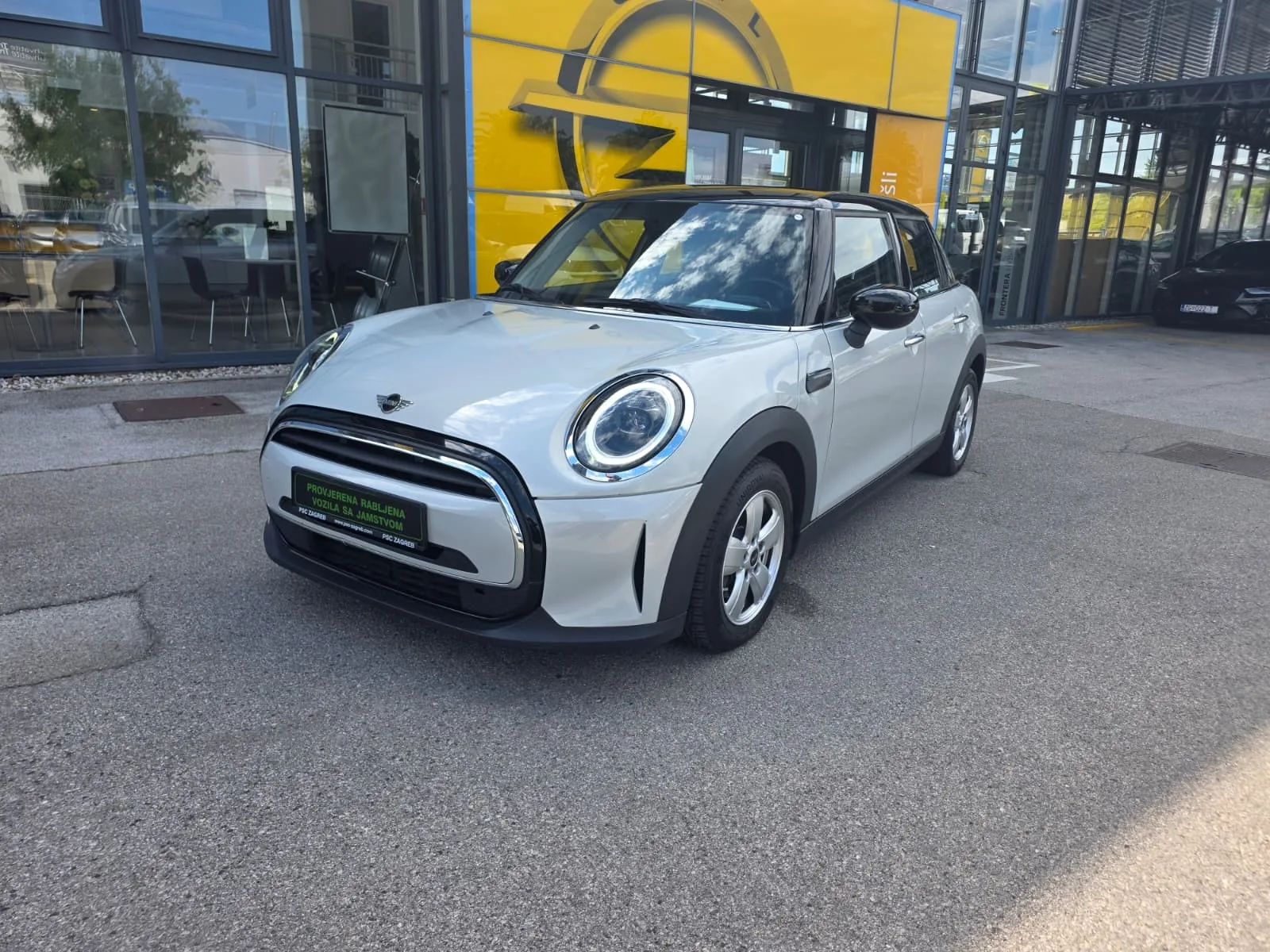 MINI Cooper 2021 – fotografija 1