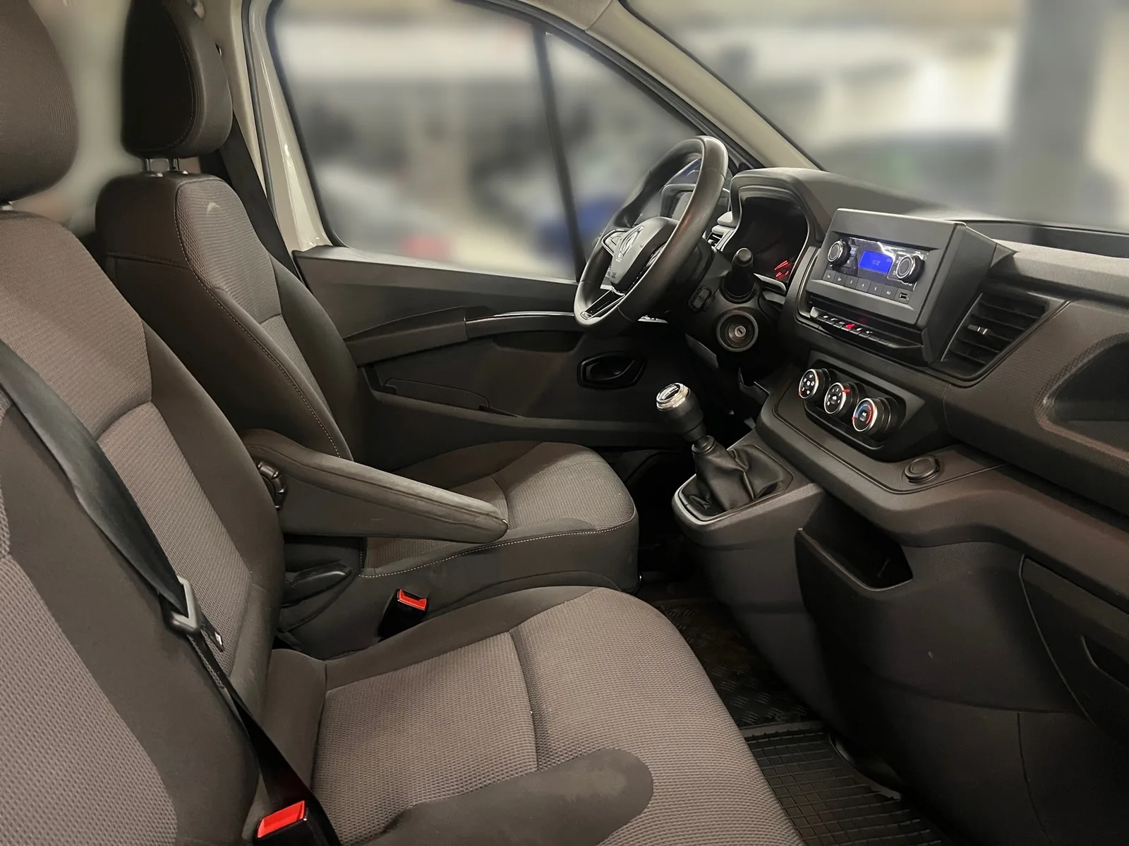 Renault Trafic 2022 – fotografija 16