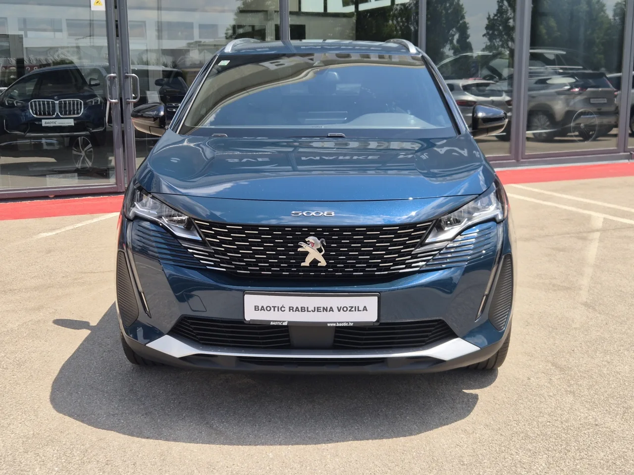 Peugeot 5008 2024: fotografija 2