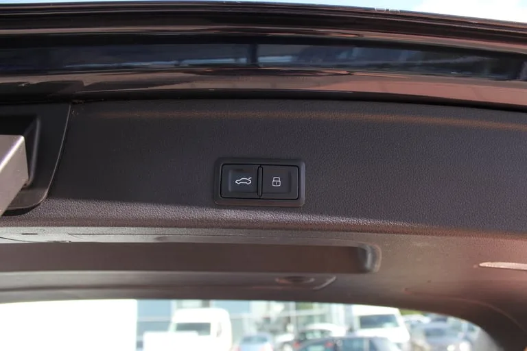 Audi A4 Avant 2017: fotografija 18