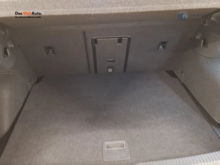 Volkswagen Golf VIII 2024: fotografija 18