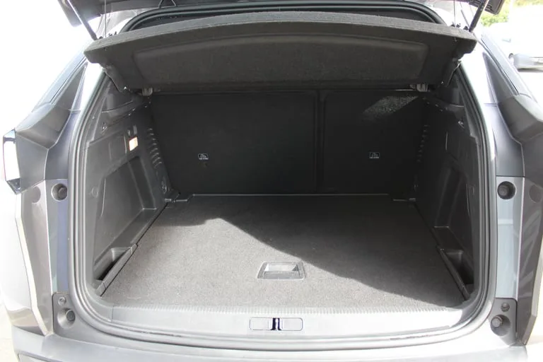 Peugeot 3008 2023: fotografija 17