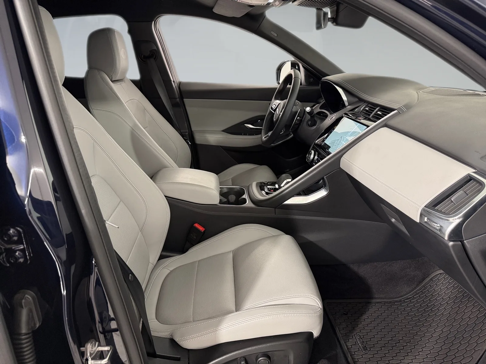 Jaguar E-pace 2023 – fotografija 22