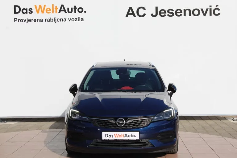 Opel Astra 2021: fotografija 2