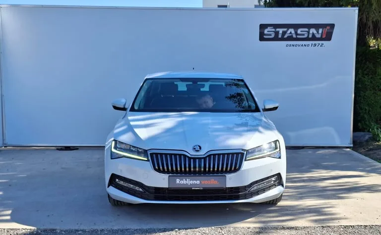 Škoda Superb 2022: fotografija 2