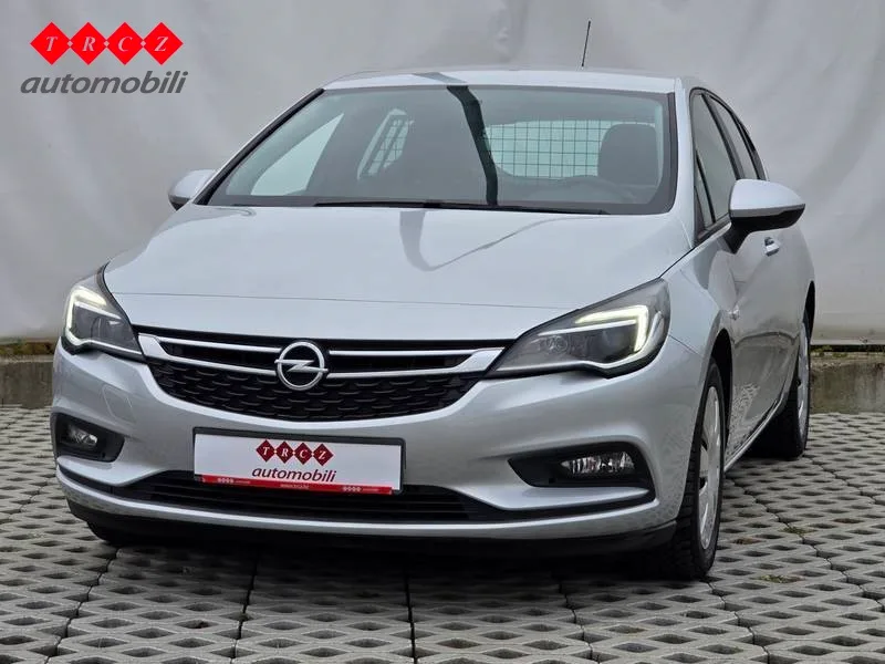 Opel Astra 2019: fotografija 2