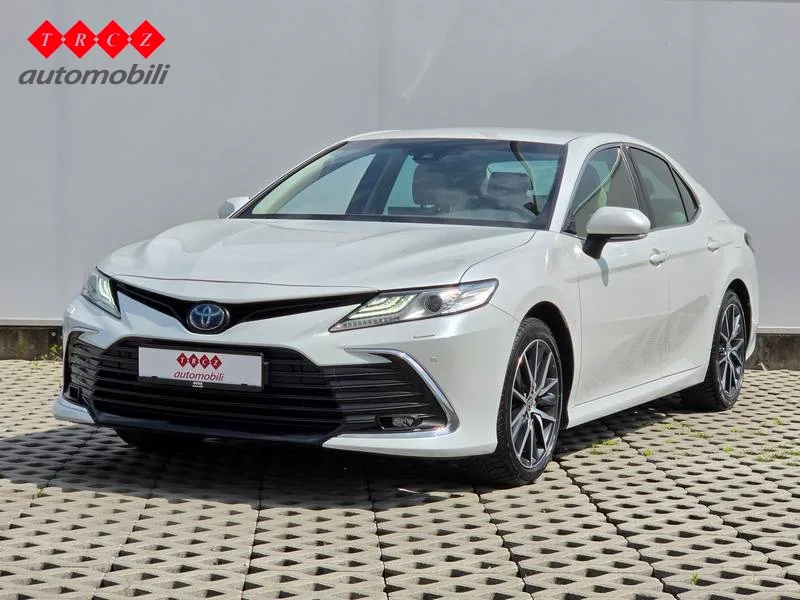 Toyota Camry 2022 – fotografija 1