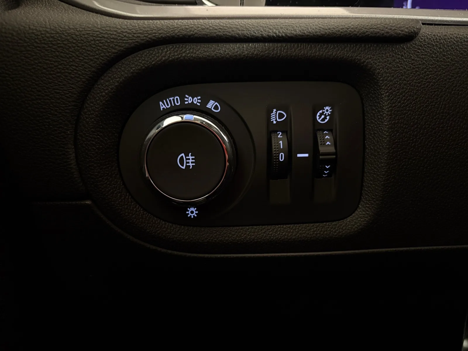 Opel Grandland X 2023: fotografija 24