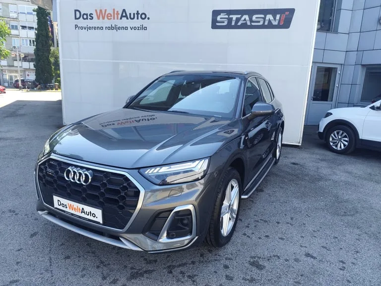 Audi Q5 2022: fotografija 1