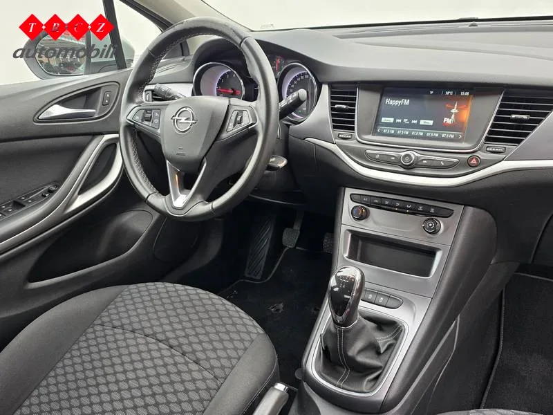 Opel Astra 2019: fotografija 9