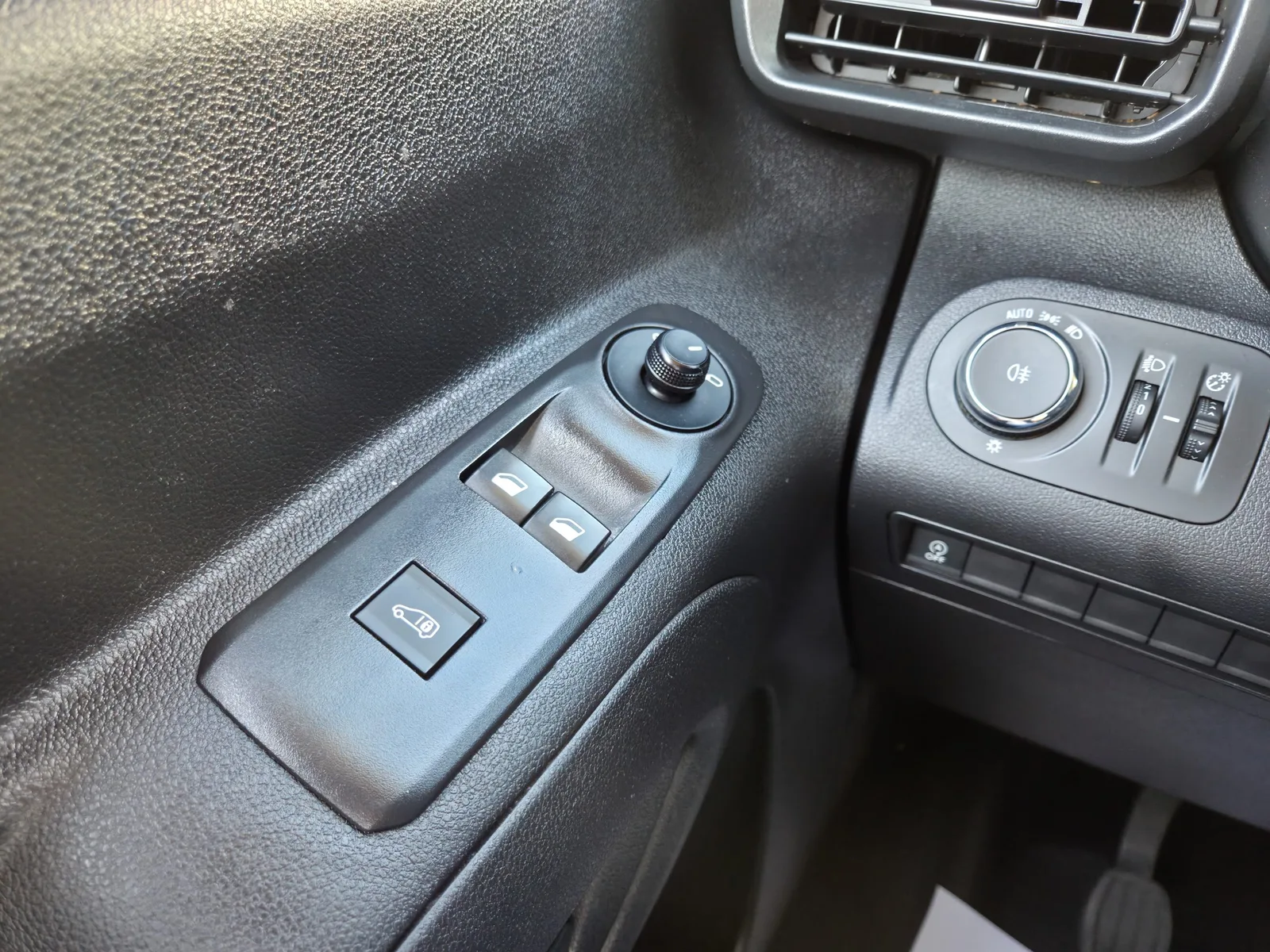 Opel Combo 2021 – fotografija 14