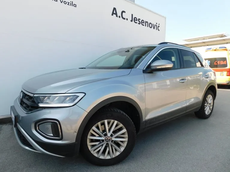 Volkswagen T-Roc 2024: fotografija 15