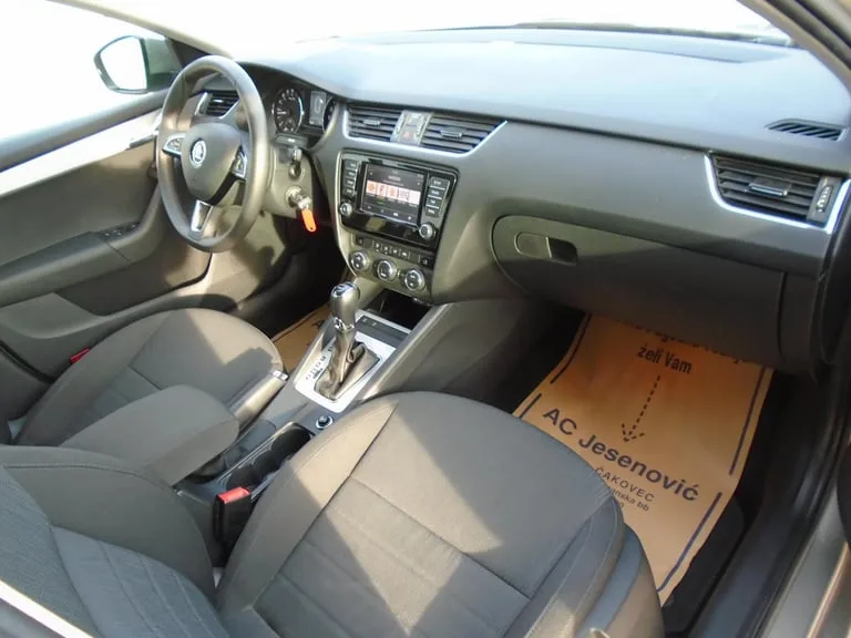 Škoda Octavia Combi 2016: fotografija 9