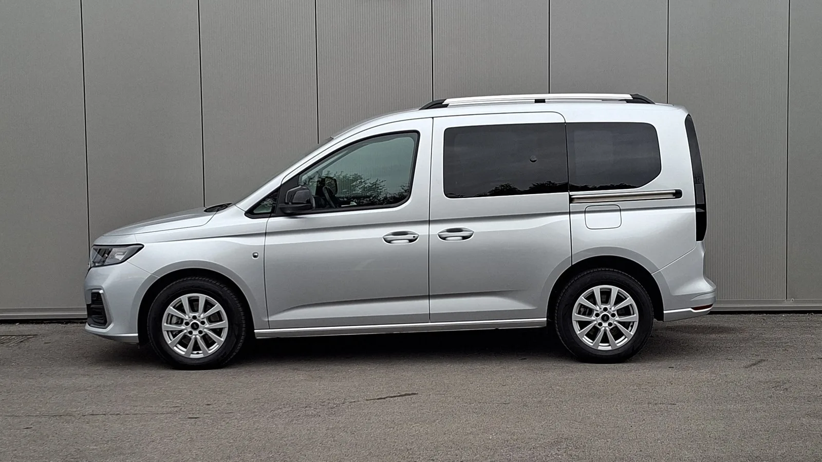 Ford Tourneo Connect 2024: fotografija 2