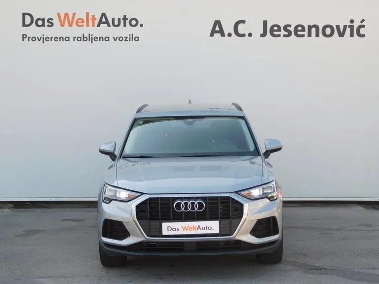 Audi Q3 2023: fotografija 2
