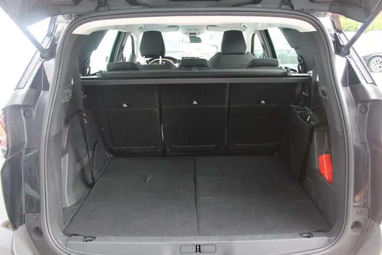 Peugeot 5008 2021: fotografija 13