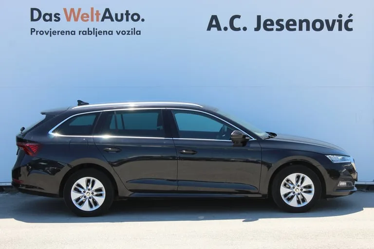 Škoda Octavia Combi 2021: fotografija 2