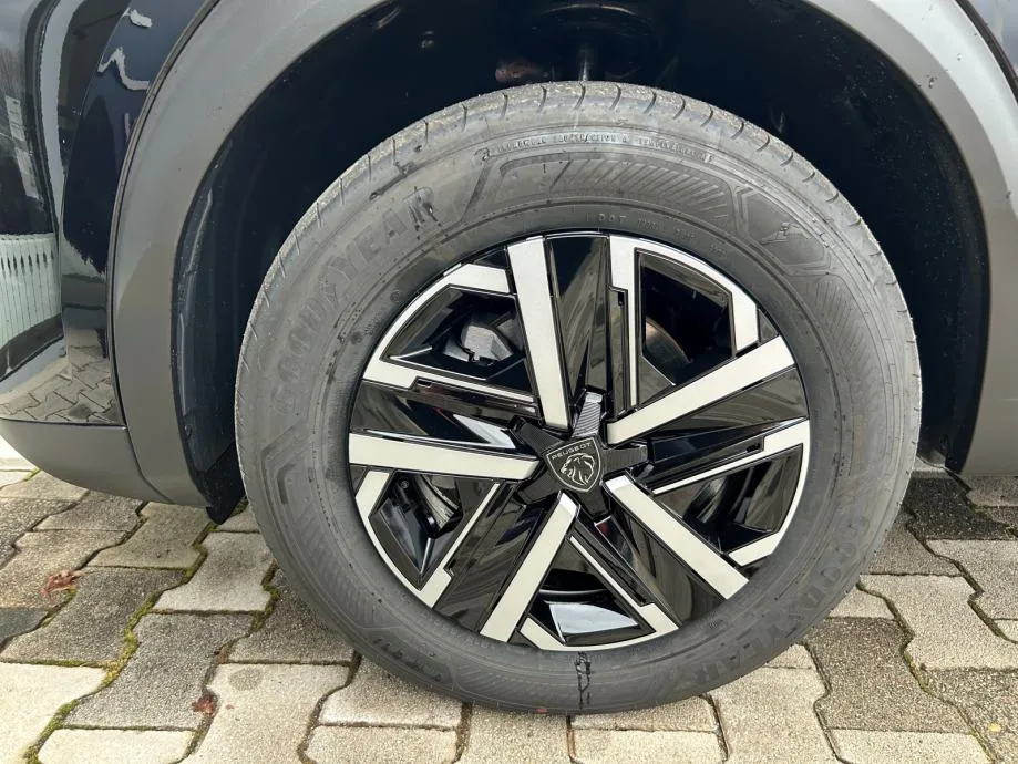 Peugeot 2008 2025: fotografija 23