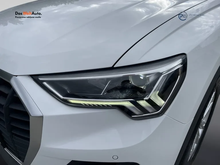 Audi Q3 2021: fotografija 21