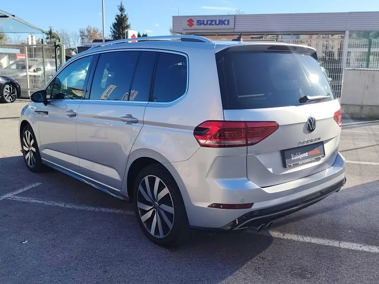 Volkswagen Touran 2024: fotografija 2