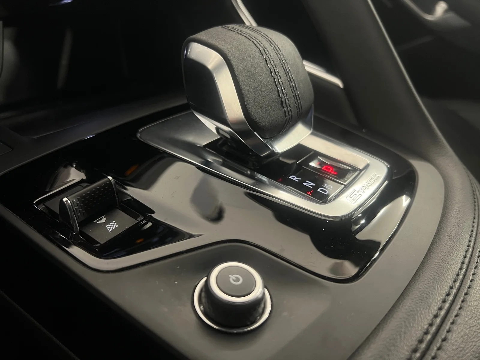 Jaguar E-PACE 2022: fotografija 23