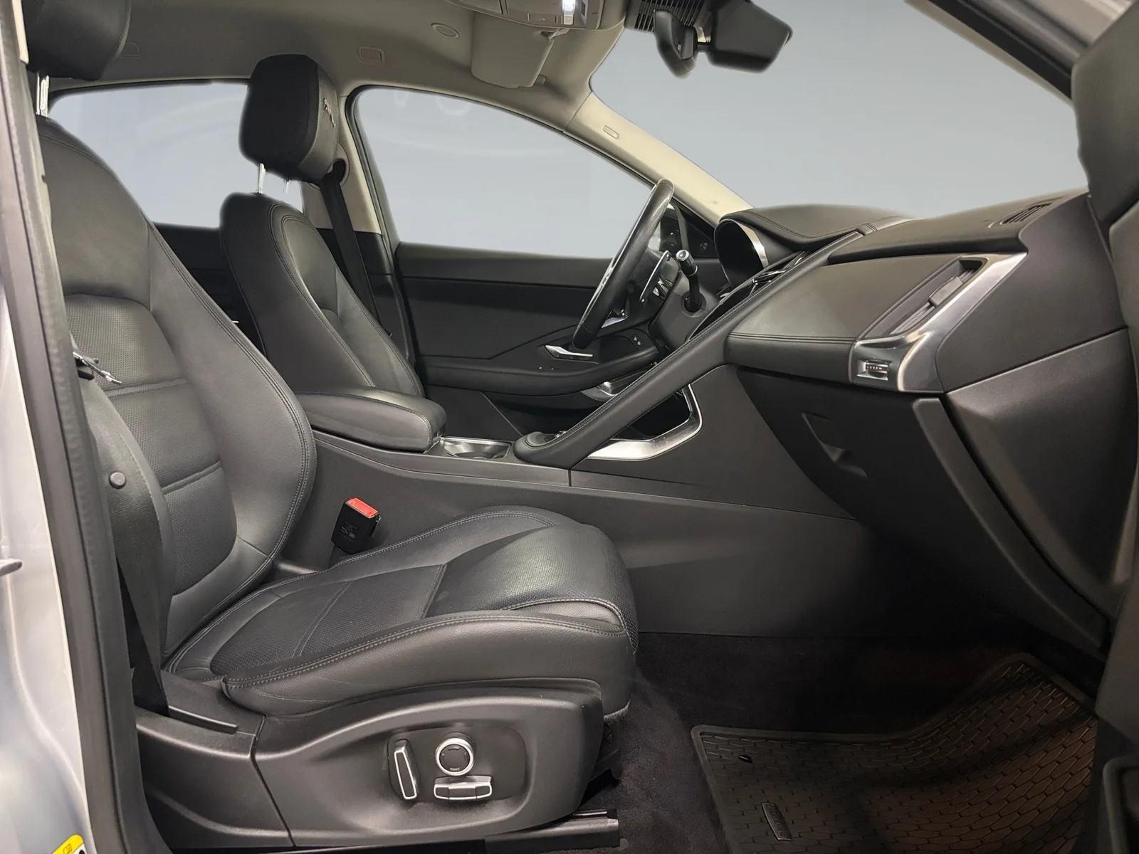 Jaguar E-PACE 2022: fotografija 9