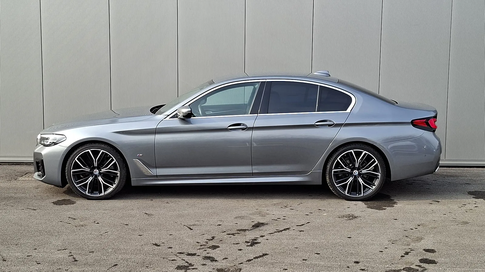 BMW Serija 5 2023: fotografija 2