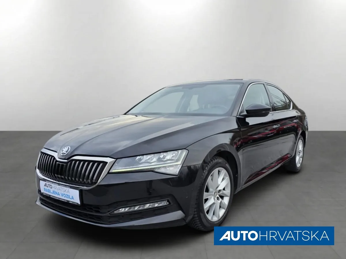 Škoda Superb 2021: fotografija 1