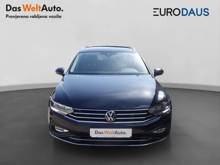 Volkswagen Passat Variant 2023: fotografija 2