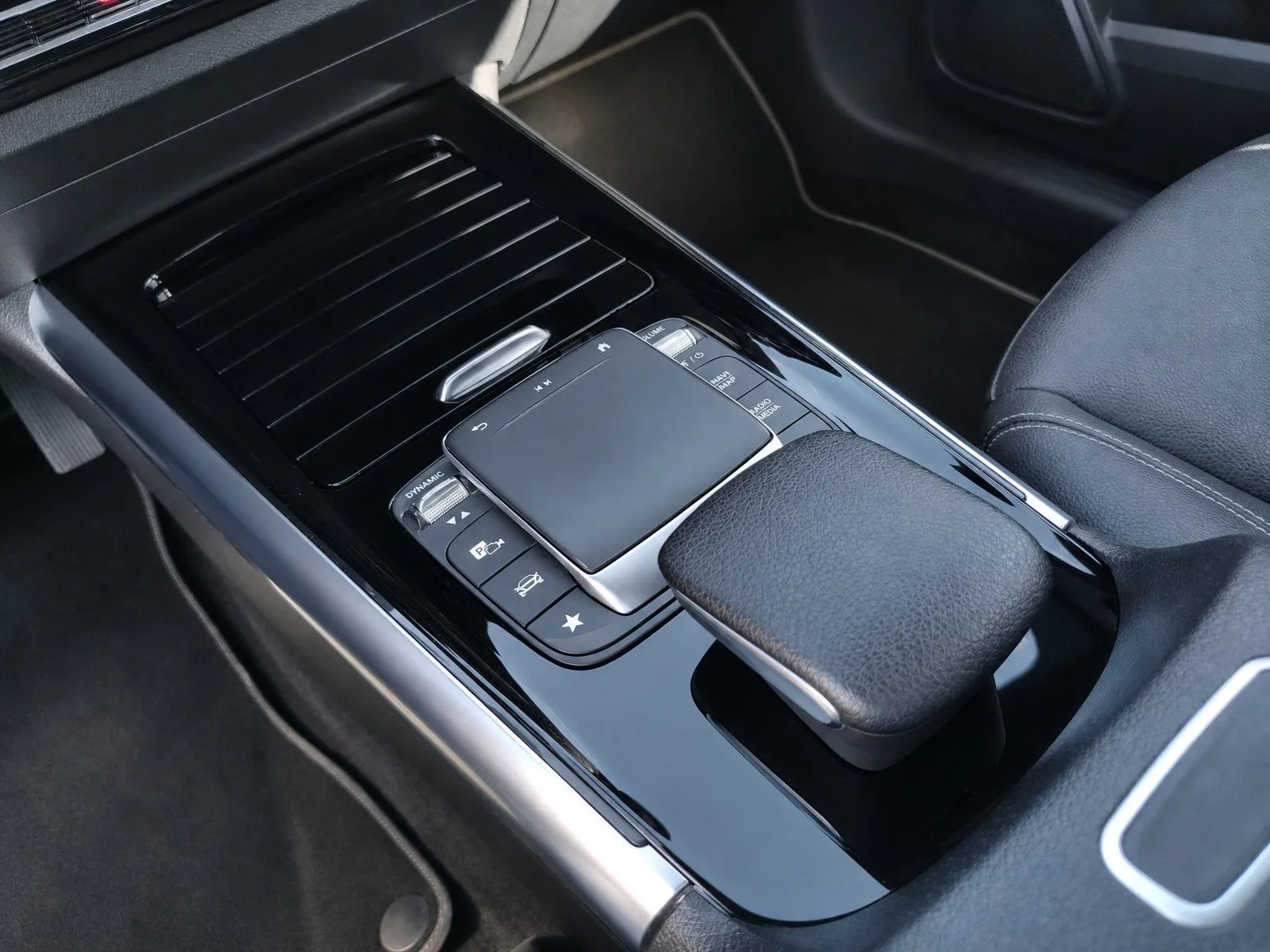 Mercedes-Benz B Klasa 2022 – fotografija 28