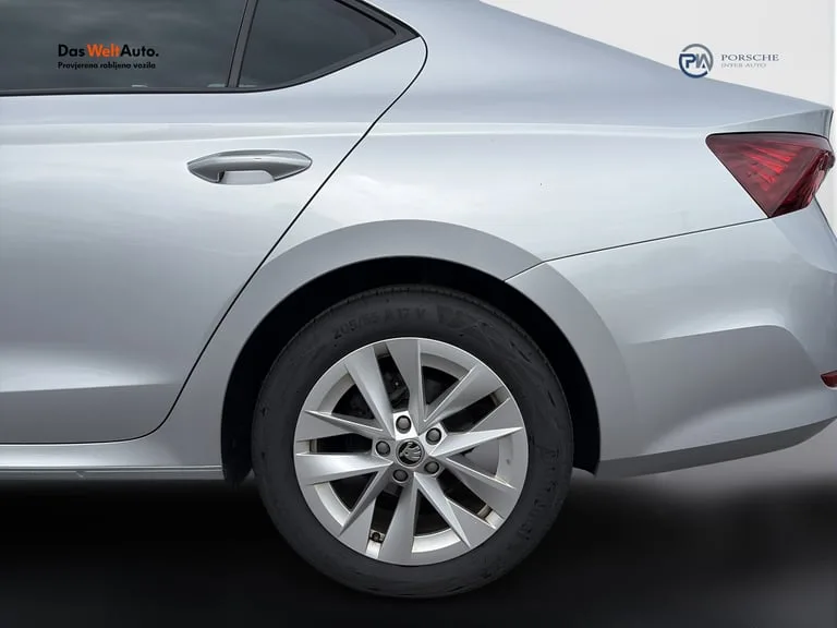 Škoda Octavia 2024: fotografija 21