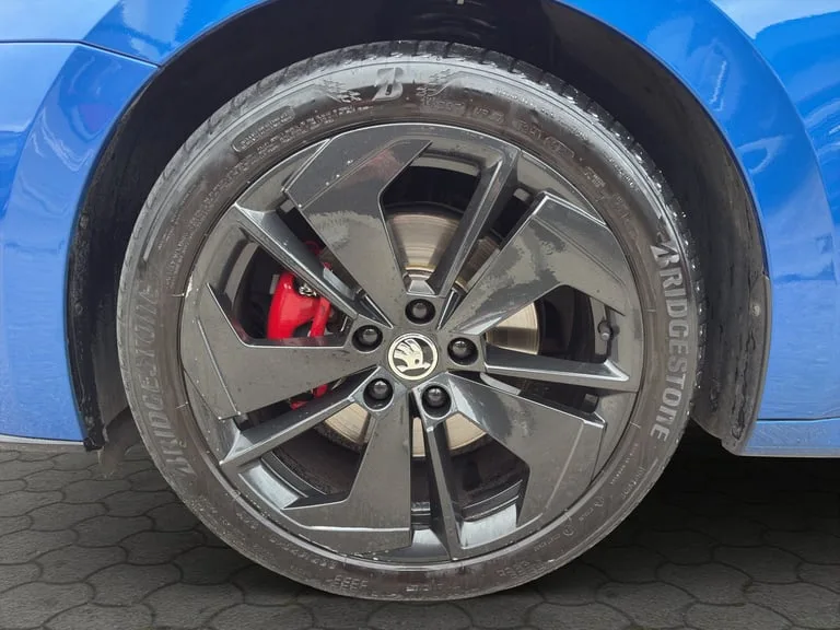 Škoda Octavia Combi 2023: fotografija 18