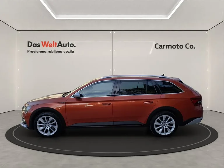 Škoda Superb Combi 2023: fotografija 2