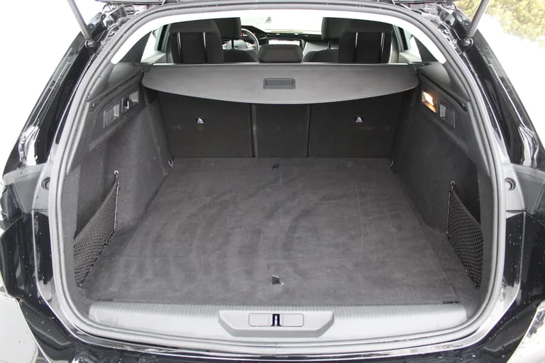Peugeot 308 2022: fotografija 15