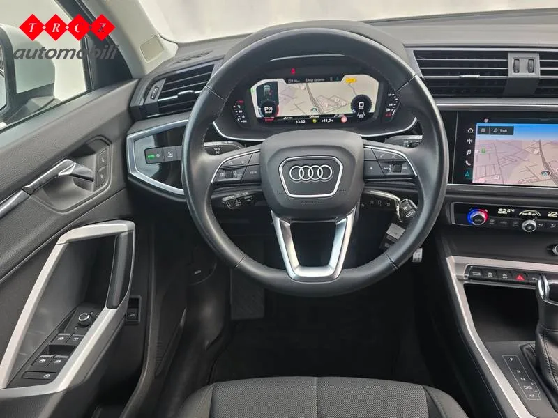 Audi Q3 2022: fotografija 11