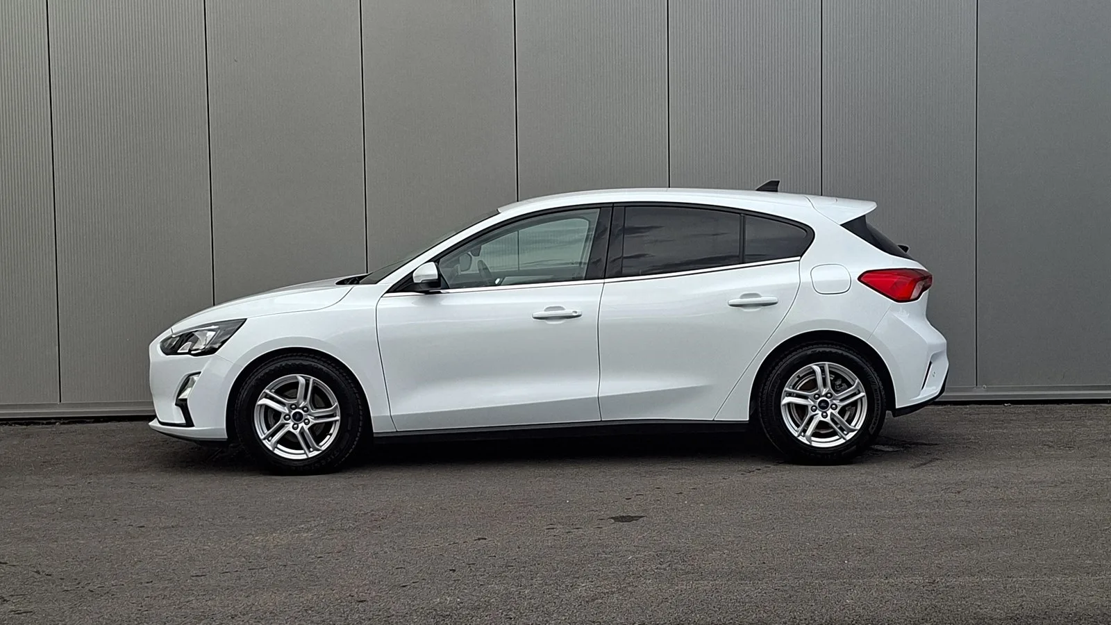 Ford Focus 2022: fotografija 2
